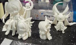 Frieren + 2 mini Columbina + nodkrai creature i forgot the name of